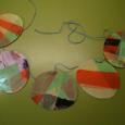 Manualidades infantiles GUIRNALDA DE RUEDAS