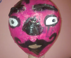 Cabeza de papel maché