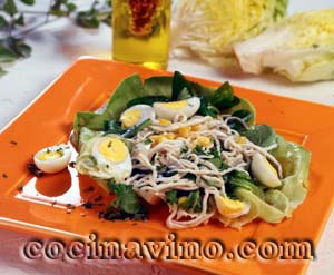 Ensalada de canónigos y gulas