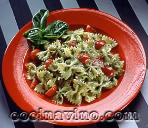 Ensalada de lazos a la albahaca