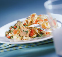 Ensalada de pasta con atún etapas 3