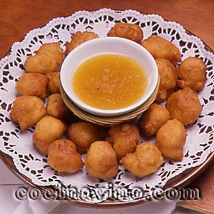 Buñuelos fritos con miel