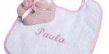 Ideas y regalos para bebés con su nombre bordado. Pijamas, baberos, bolsas, cubiertos... personalizados con el nombre de tu bebé o tu hijo.