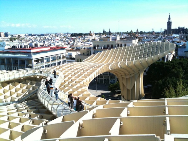 El cardenal bajo la uña en el pie como curar la foto