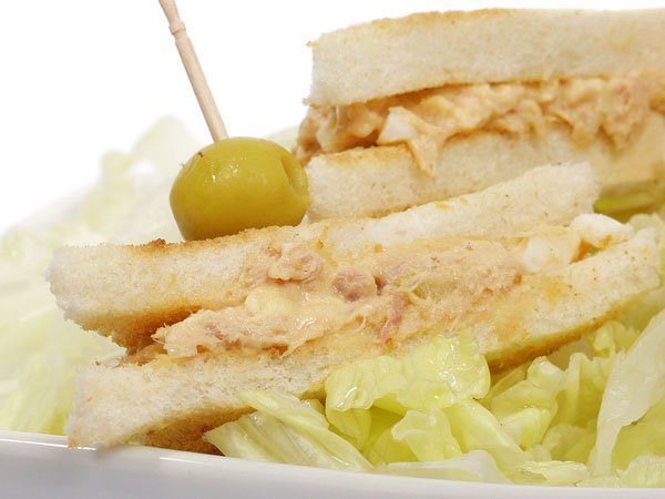 Receta sandwich de atun y huevo