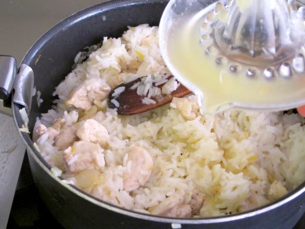Receta infantil de arroz con pollo paso 7