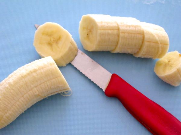 Receta infantil de batido de frambuesa y plátano paso 2