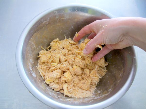 Receta infantil de galletas de parmesano paso 3