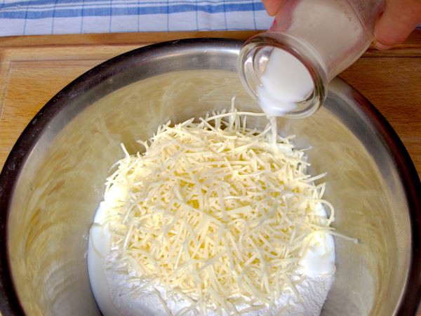 Receta infantil de magdalenas de queso paso 3