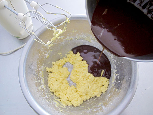 Receta infantil de pastel de chocolate casero paso 7