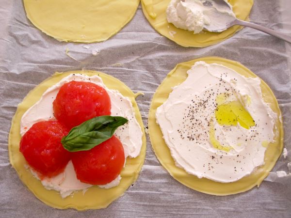 Receta infantil de tartaleta de tomates y queso de cabra paso 7