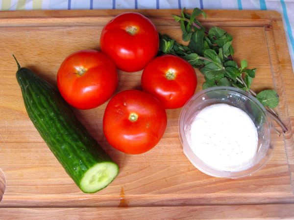 Receta infantil de verrine de tomate con queso de cabra paso 1