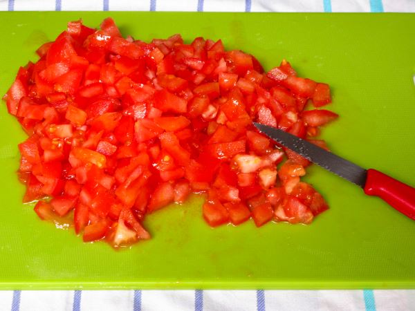 Receta infantil de verrine de tomate con queso de cabra paso 2