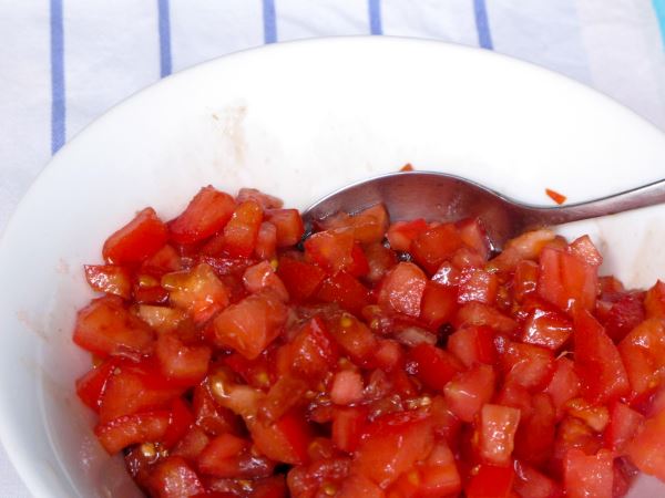 Receta infantil de verrine de tomate con queso de cabra paso 3