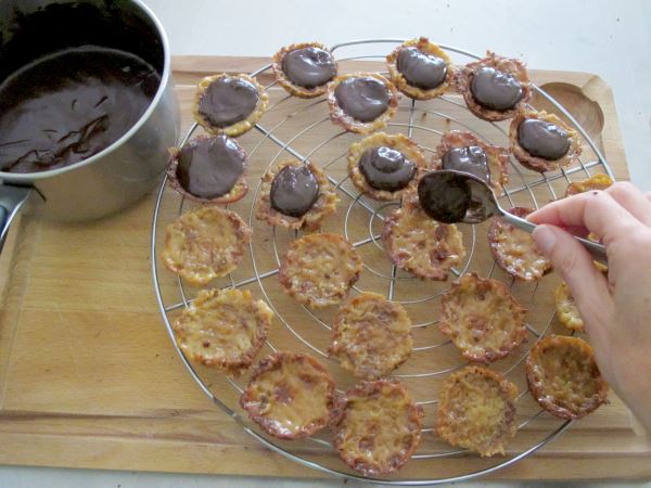 receta de tartaletas con chocolate y caramelo. Paso 8