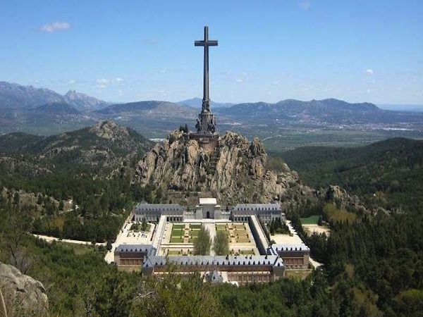 El Valle de los Caídos 4151-abadia-benedictina-de-la-santa-cruz-del-valle-de-los-caidos-madrid