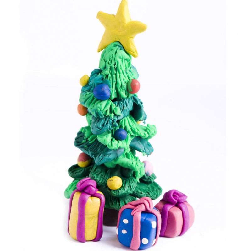 Árbol de Navidad de plastilina con regalos