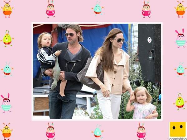 Los actores Brad Pitt y Angelina Jolie con sus hijos mellizos