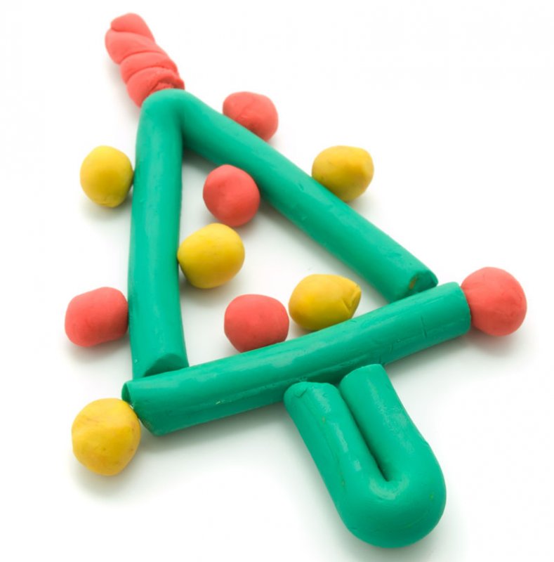 Árbol de Navidad con churros de plastilina