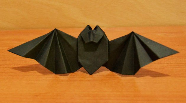 Vídeo de papiroflexia para halloween. Murciélago negro Vídeo de papiroflexia para halloween. Murciélago negro