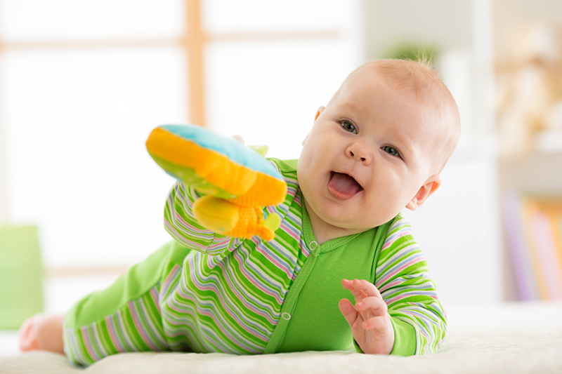 Cómo elegir juguetes para bebés según su edad