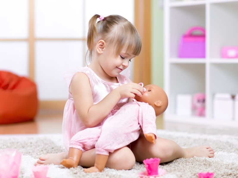 Por qué a tu hija le gusta jugar con muñecas?