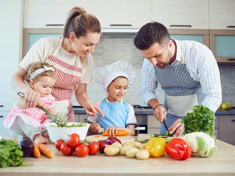 Cocinar En Familia: La Actividad Favorita Entre Padres E, 51% OFF