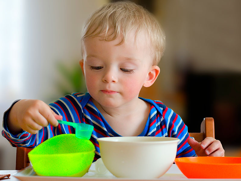 6 juegos Montessori para hacer en casa con los niños sin gastar dinero