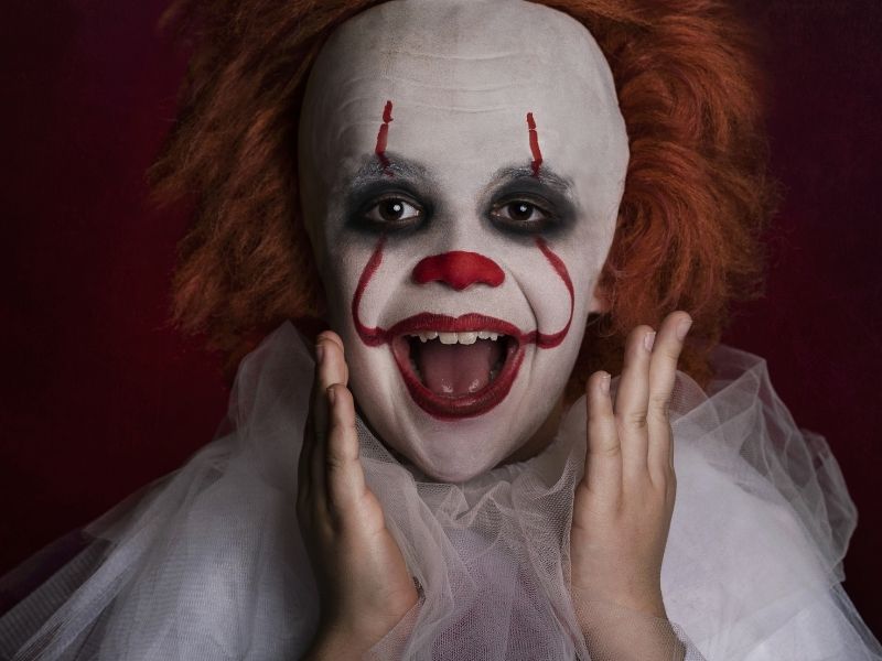 Maquillaje del payaso de IT para niños