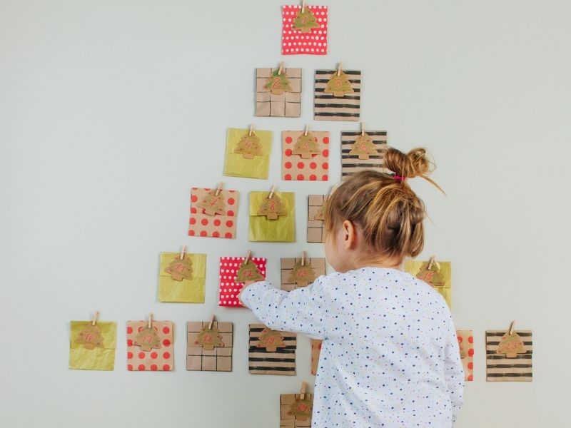 Calendario de adviento en forma de árbol navideño