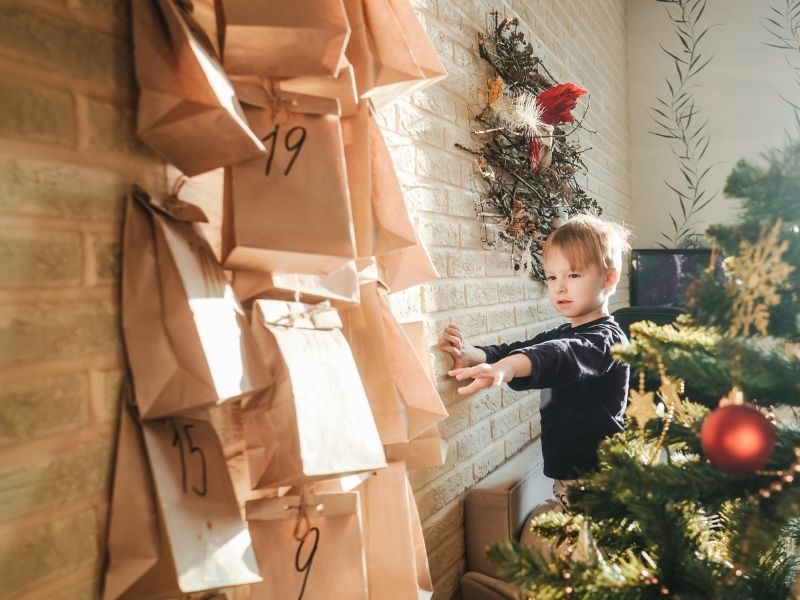 Calendario de adviento con bolsas de papel