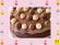 Decoración de tartas de pascua. Pastel de chocolate con huevos
