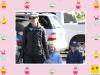 La actriz Marcia Cross camina junto a sus hijas gemelas