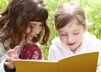 Qué beneficios aporta la lectura a los niños