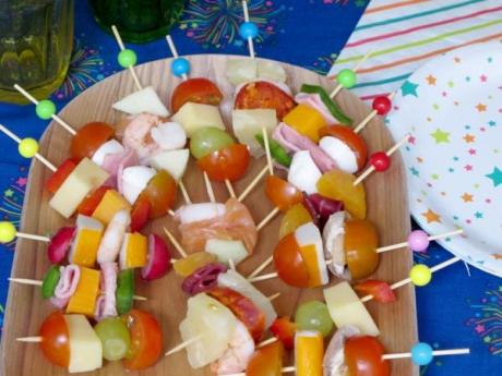 Mini brochetas saladas: recetas infantiles paso a paso