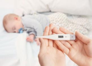 La fiebre en bebés y niños: síntomas, causas y tratamiento