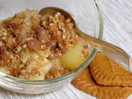 Crumble de peras y galletas. Recetas fáciles para niños