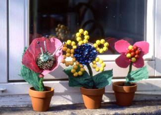 Flores de fantasía. Manualidad infantil para regalos