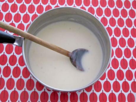 Bechamel casera: receta fácil para hacer con niños