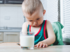 Mi hijo no quiere beber leche: qué hacer y qué decirle
