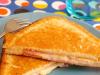 Sandwiches de jamón y queso con mostaza: receta para niños