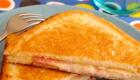 Sandwiches de jamón y queso con mostaza: receta para niños