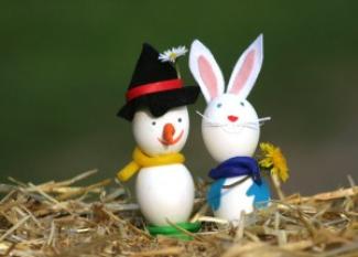 Muñeco de nieve y conejo de Pascua: manualidad para niños