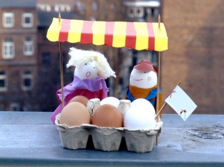 Fabricar un puesto de huevos de Pascua con los niños