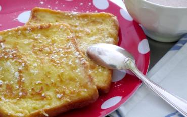 Torrijas con pan de molde: receta para cocinar con niños