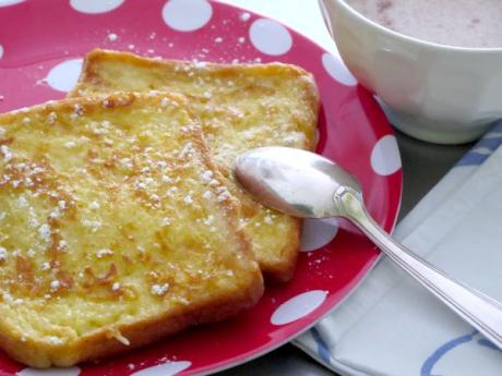 Torrijas con pan de molde: receta para cocinar con niños