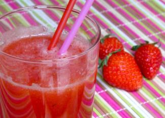 Receta infantil de limonada roja