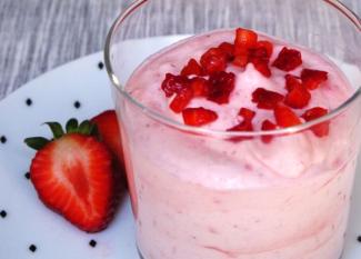 Receta infantil de mousse de fresas con nata