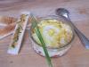 Receta infantil de huevos al plato con tomate y queso comte