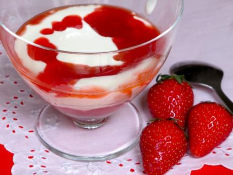 Crema de fresas y vainilla: receta para cocinar con niños